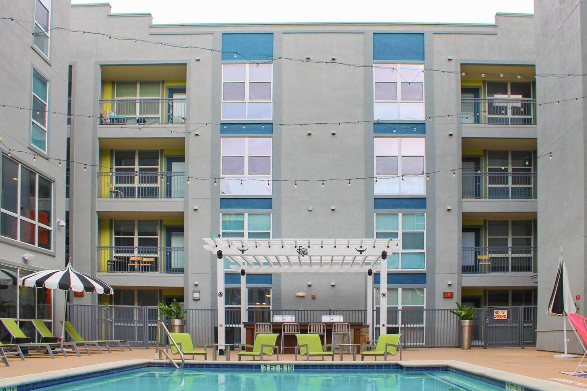 Upstay Condo Games Pool Gym And Bbq Austin Eksteriør billede